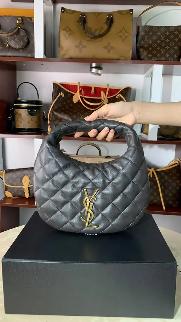 Quilted handbags: example style