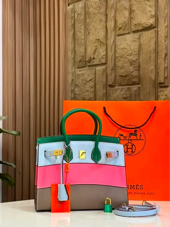 Large designer-style bags: example style